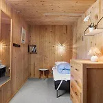 Дом отдыха 2 Bedroom Amazing In Vaeggerlose