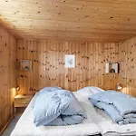 2 Bedroom Amazing In Vaeggerlose