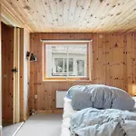 2 Bedroom Amazing In Vaeggerlose Дом отдыха