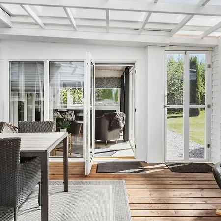 Дом отдыха 2 Bedroom Amazing In Vaeggerlose