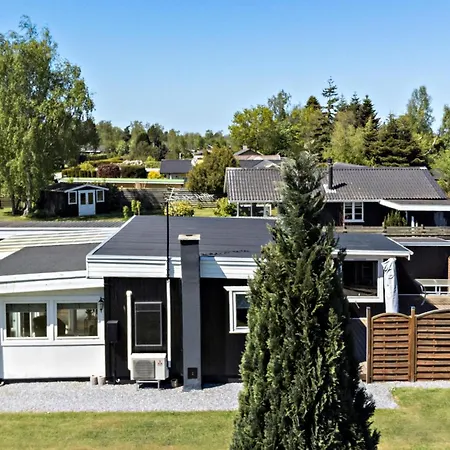 2 Bedroom Amazing In Vaeggerlose Dom wakacyjny *