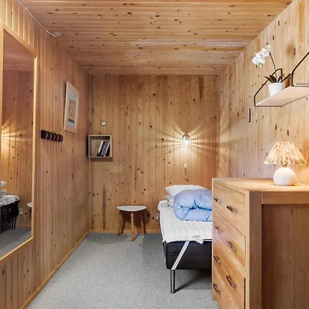 Dom wakacyjny 2 Bedroom Amazing In Vaeggerlose